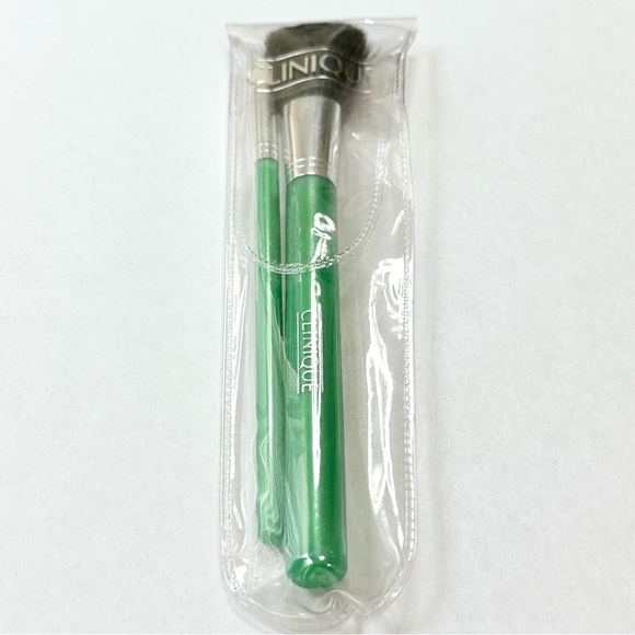 Clinique Brush Set - Set of 2 Long Green-Handled Brushes, Powder and Smudging - Picture 3 of 9
